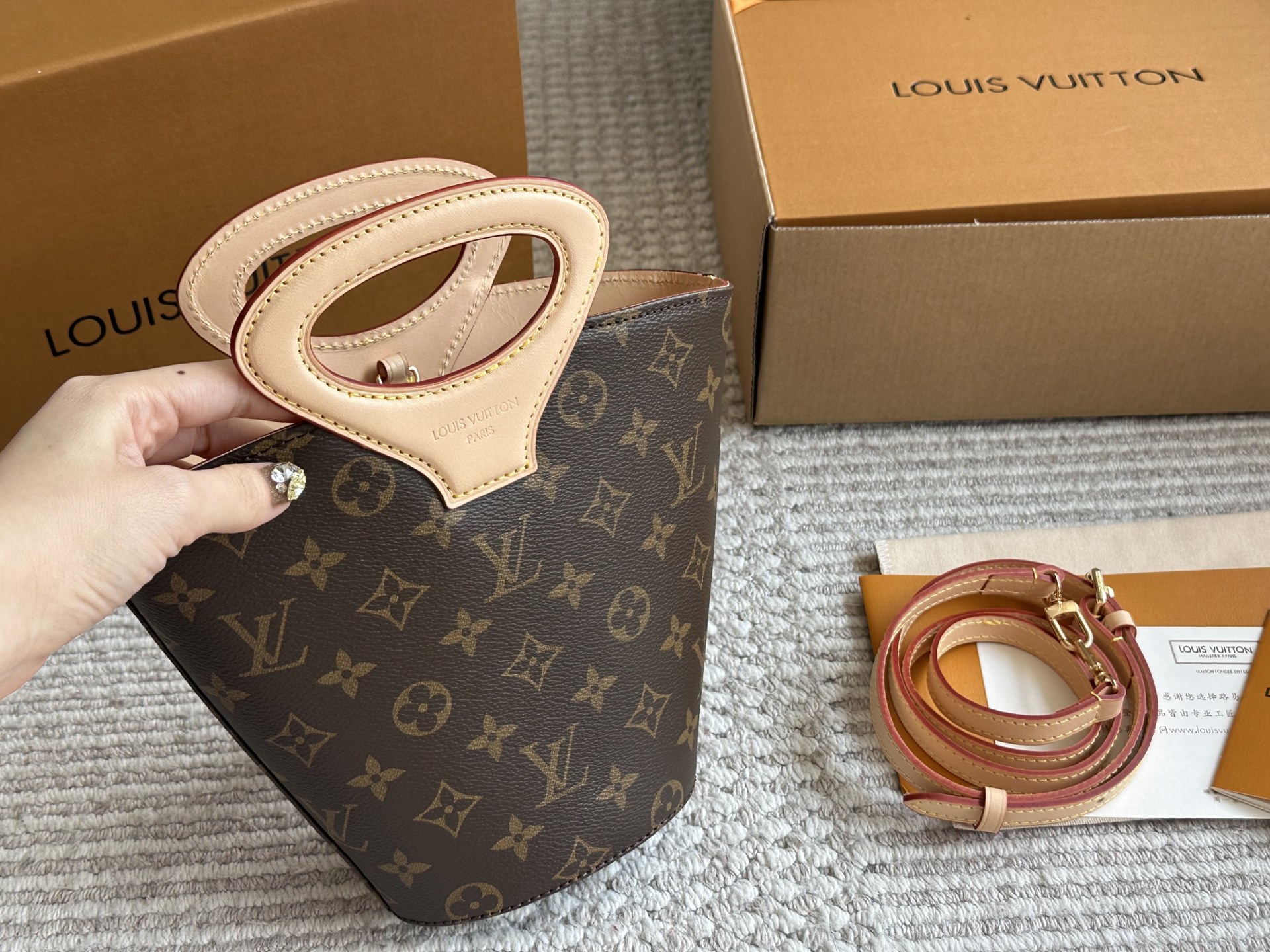 L-V 25SS new show shopping basket