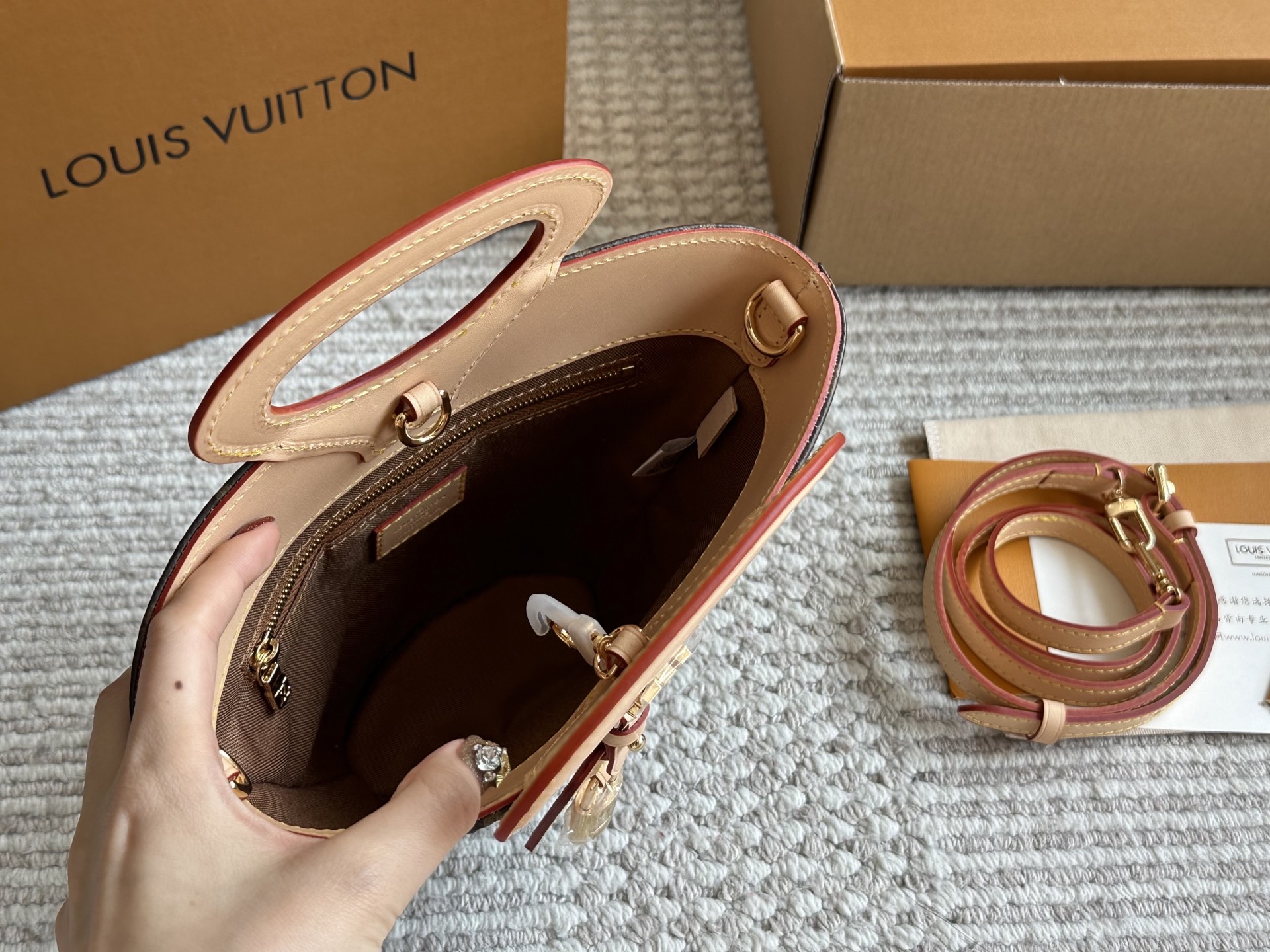 L-V 25SS new show shopping basket