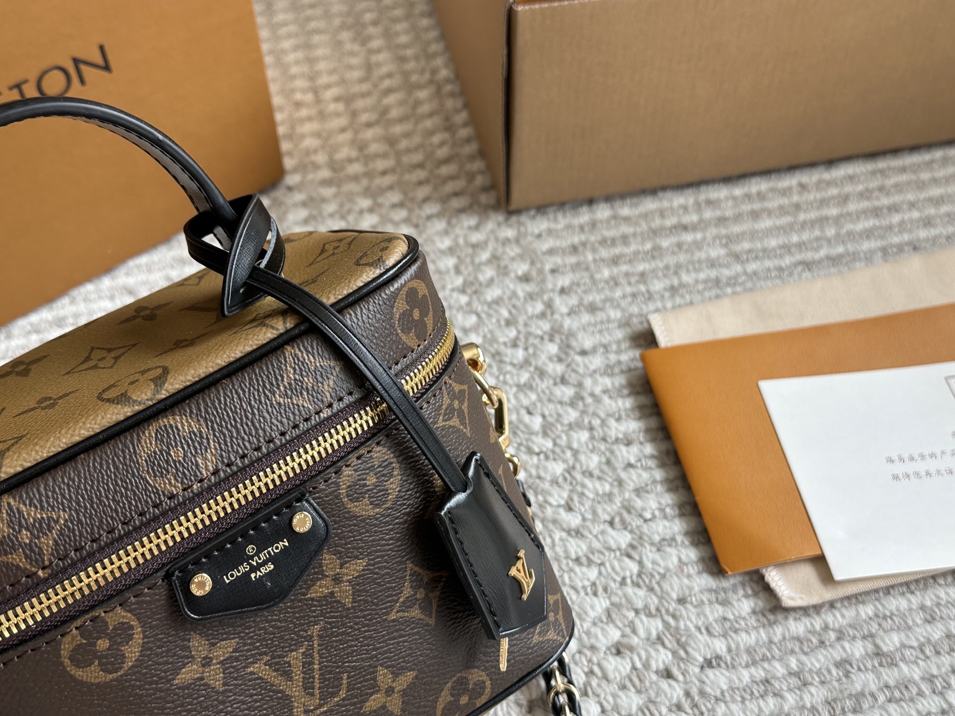 L-V Vanity small box 24ss new Oh