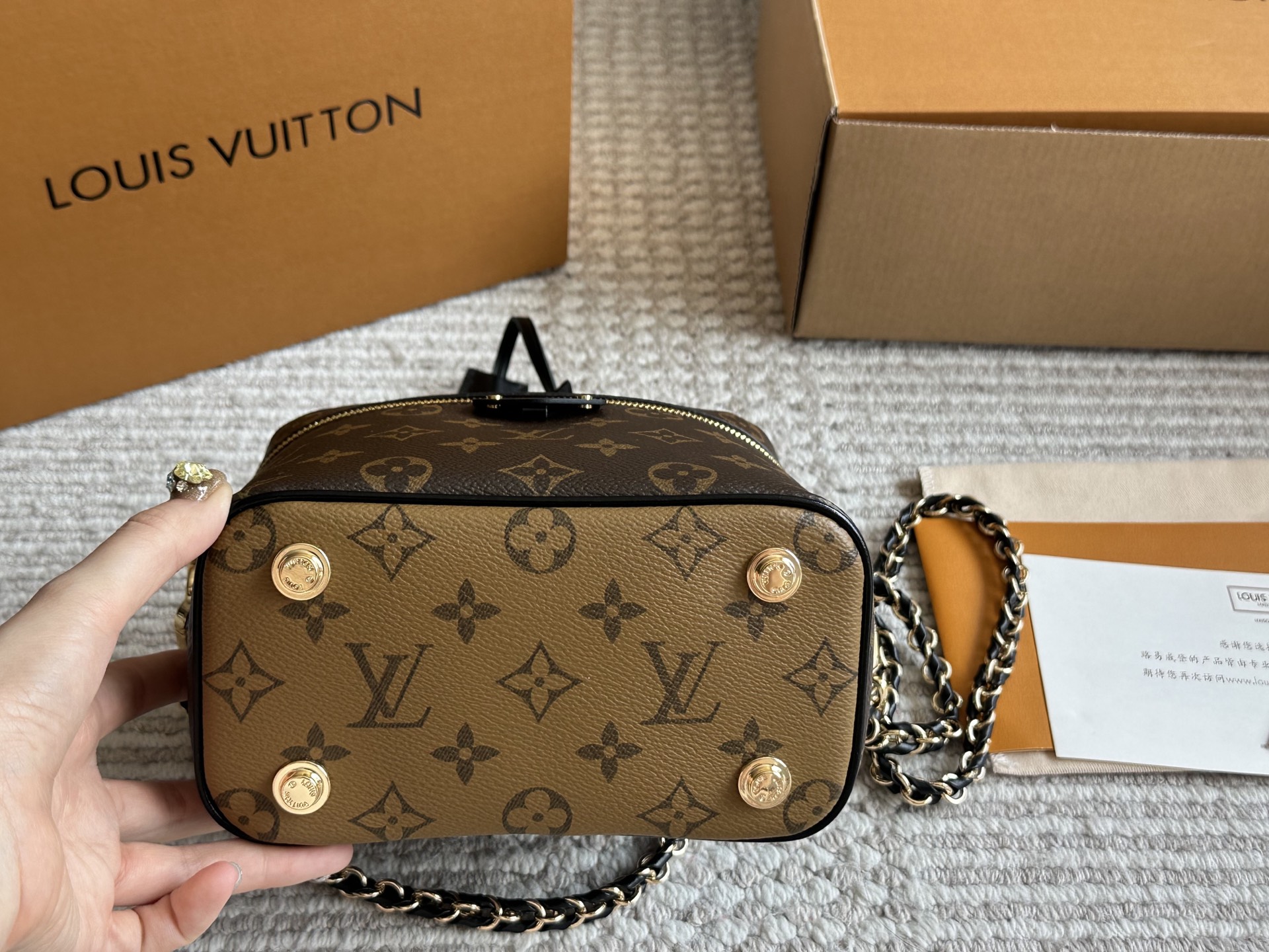 L-V Vanity small box 24ss new Oh