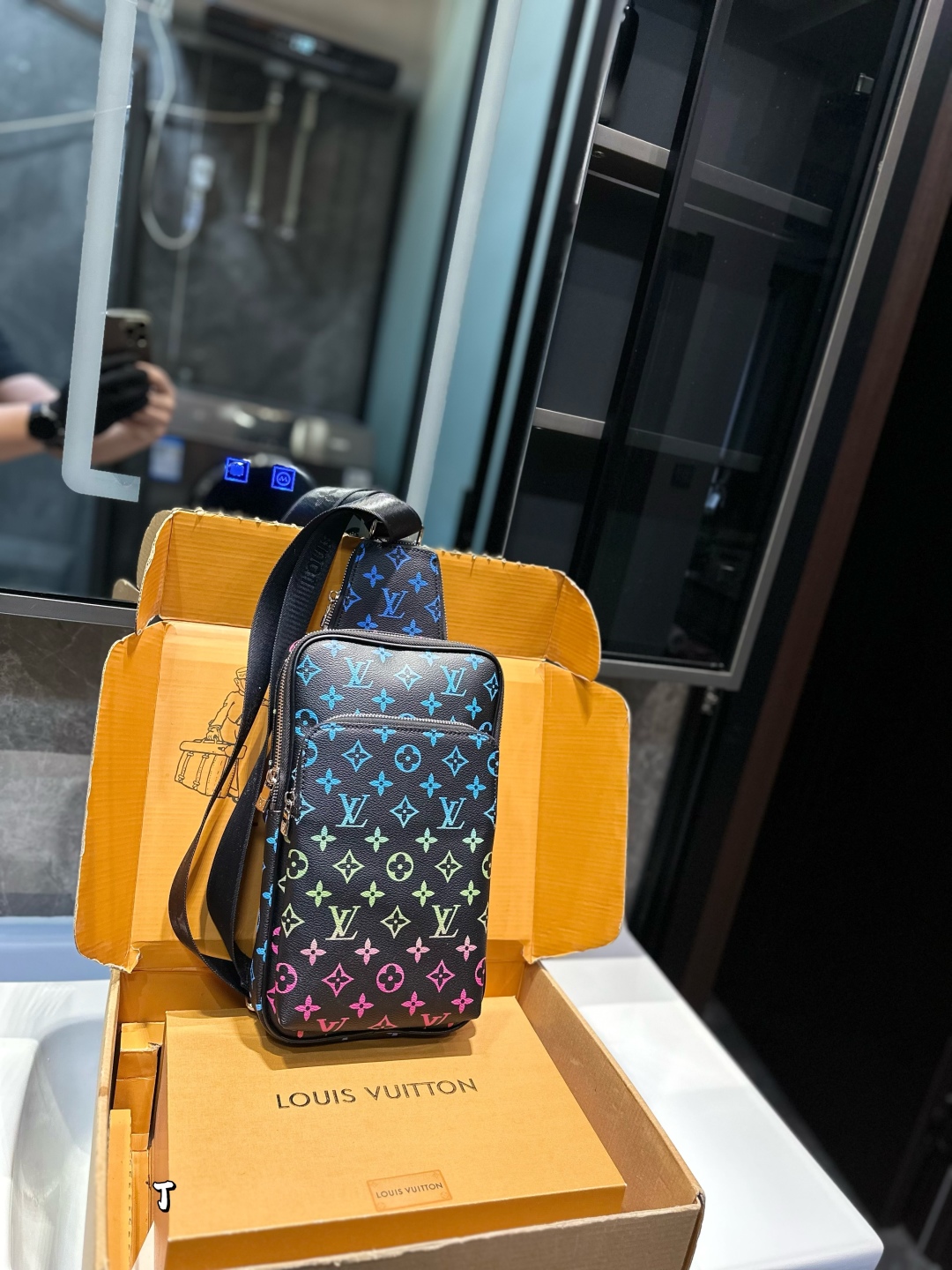 L-V New men's chest bag