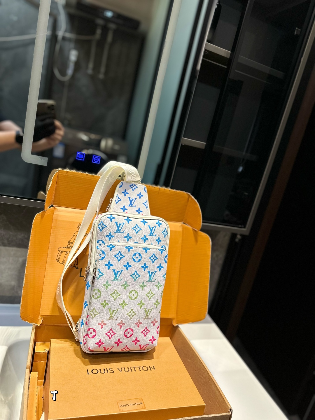 L-V New men's chest bag