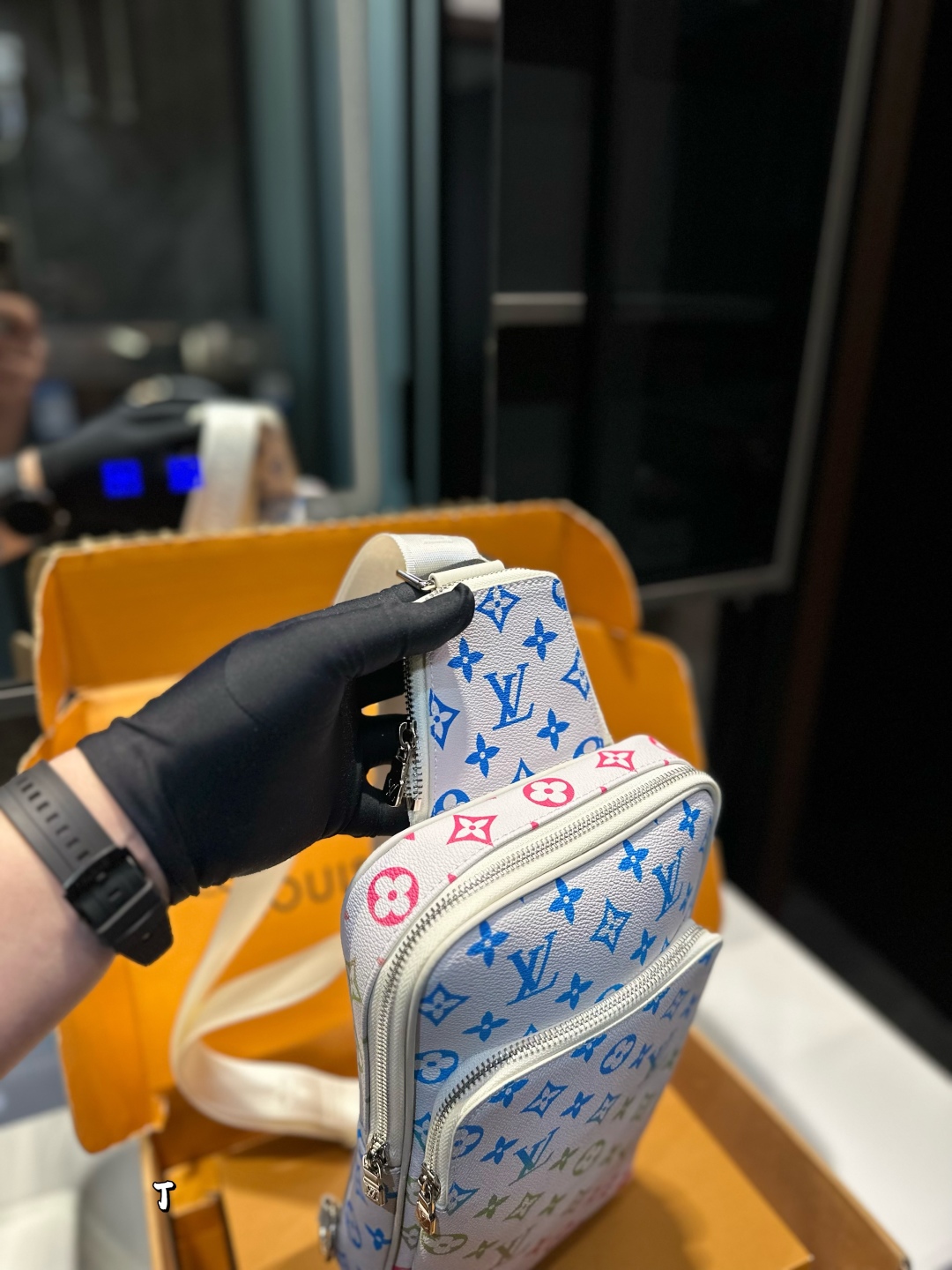 L-V New men's chest bag