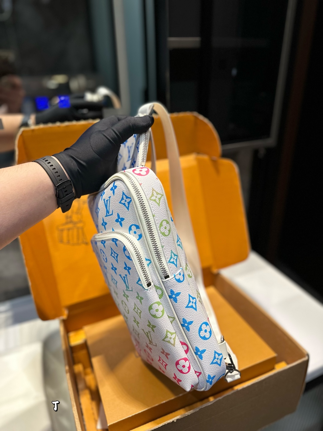 L-V New men's chest bag