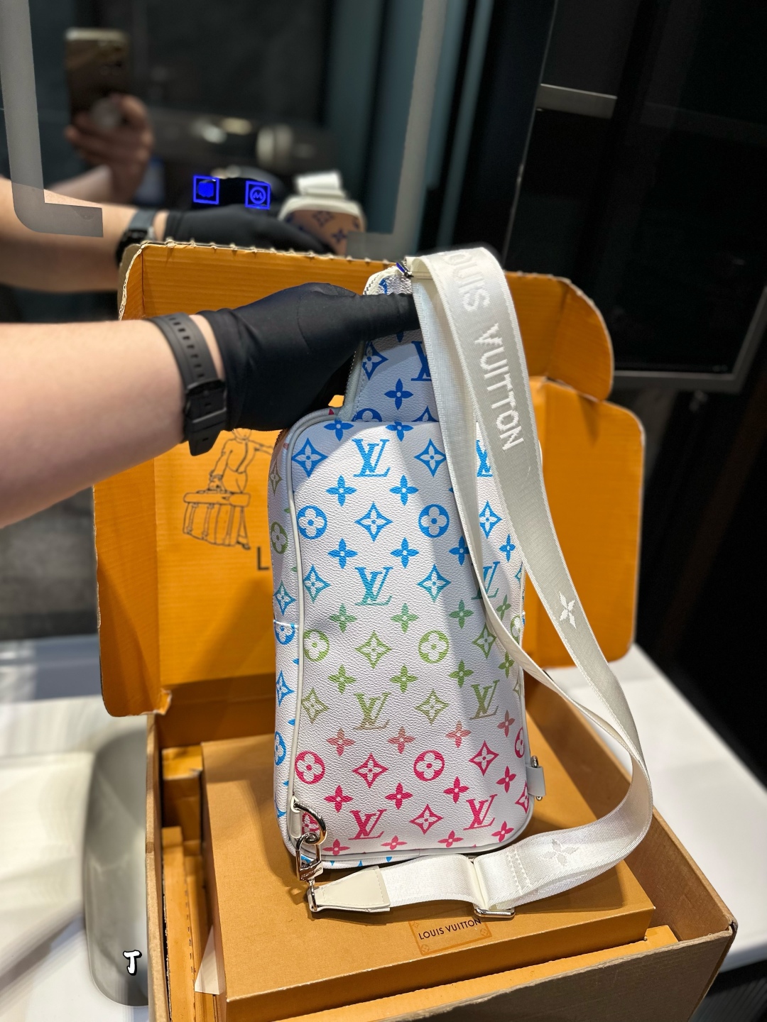 L-V New men's chest bag