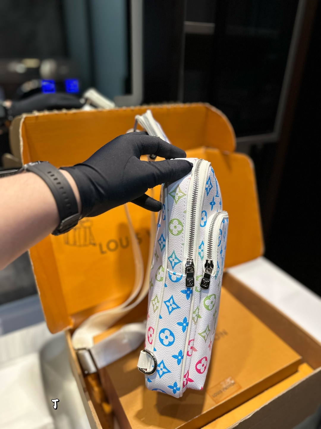 L-V New men's chest bag