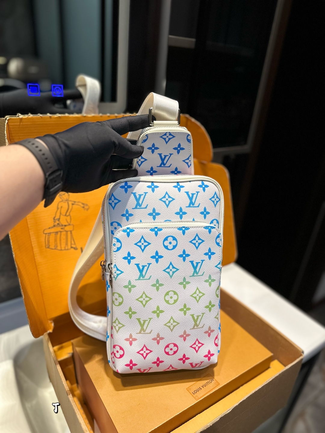 L-V New men's chest bag