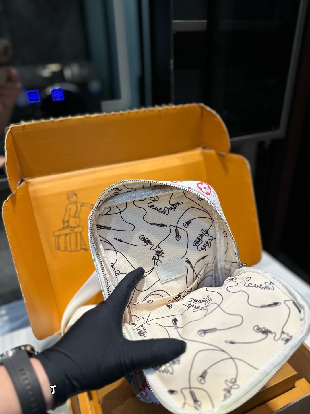 L-V New men's chest bag