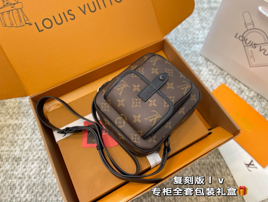 L-V CHRISTOPHER diagonal camera bag