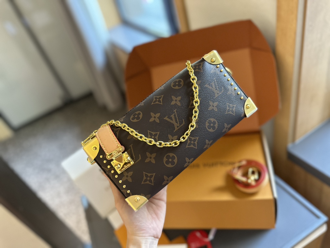 L-V 2026 early spring catwalk horizontal small box