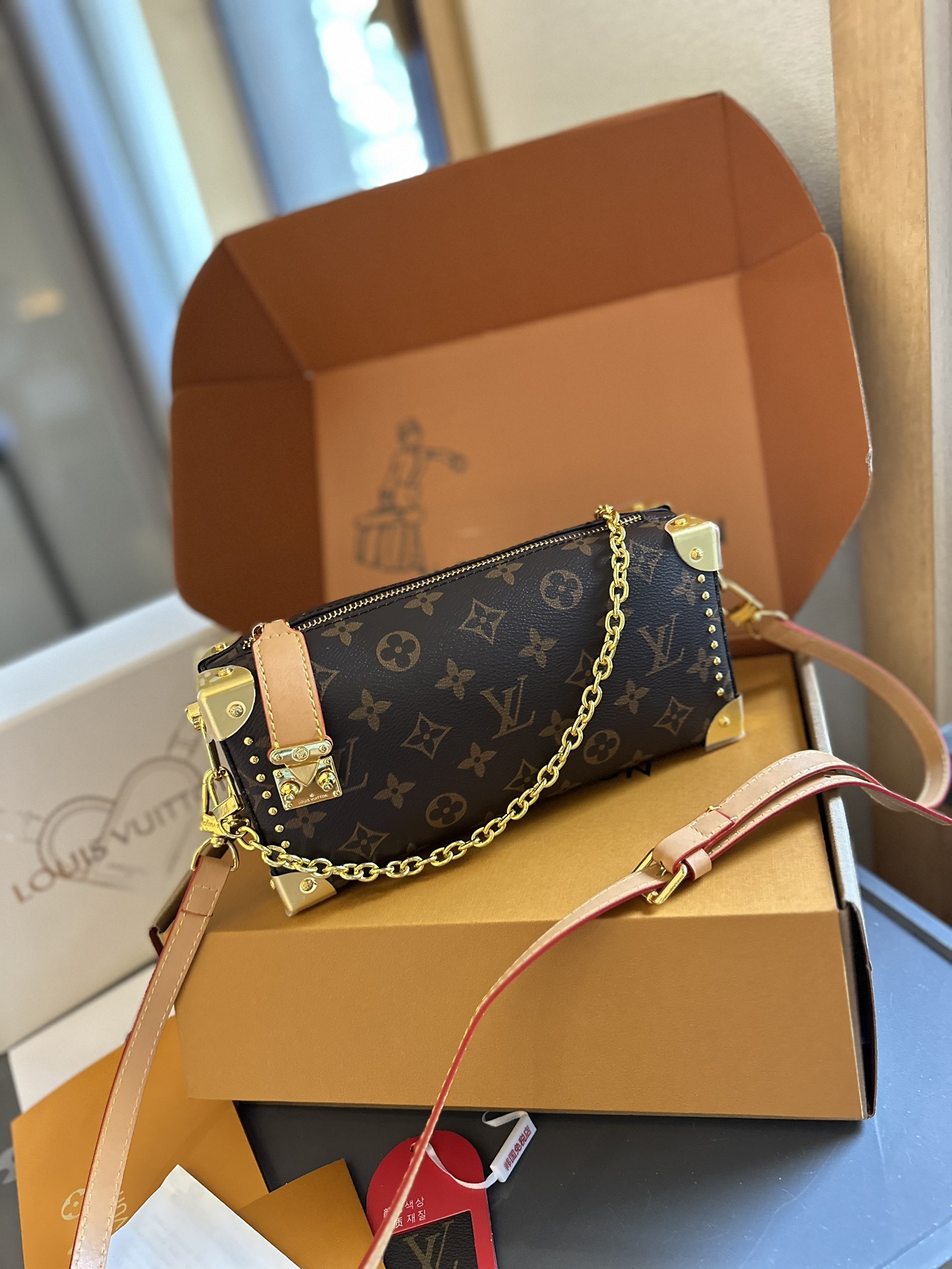 L-V 2026 early spring catwalk horizontal small box