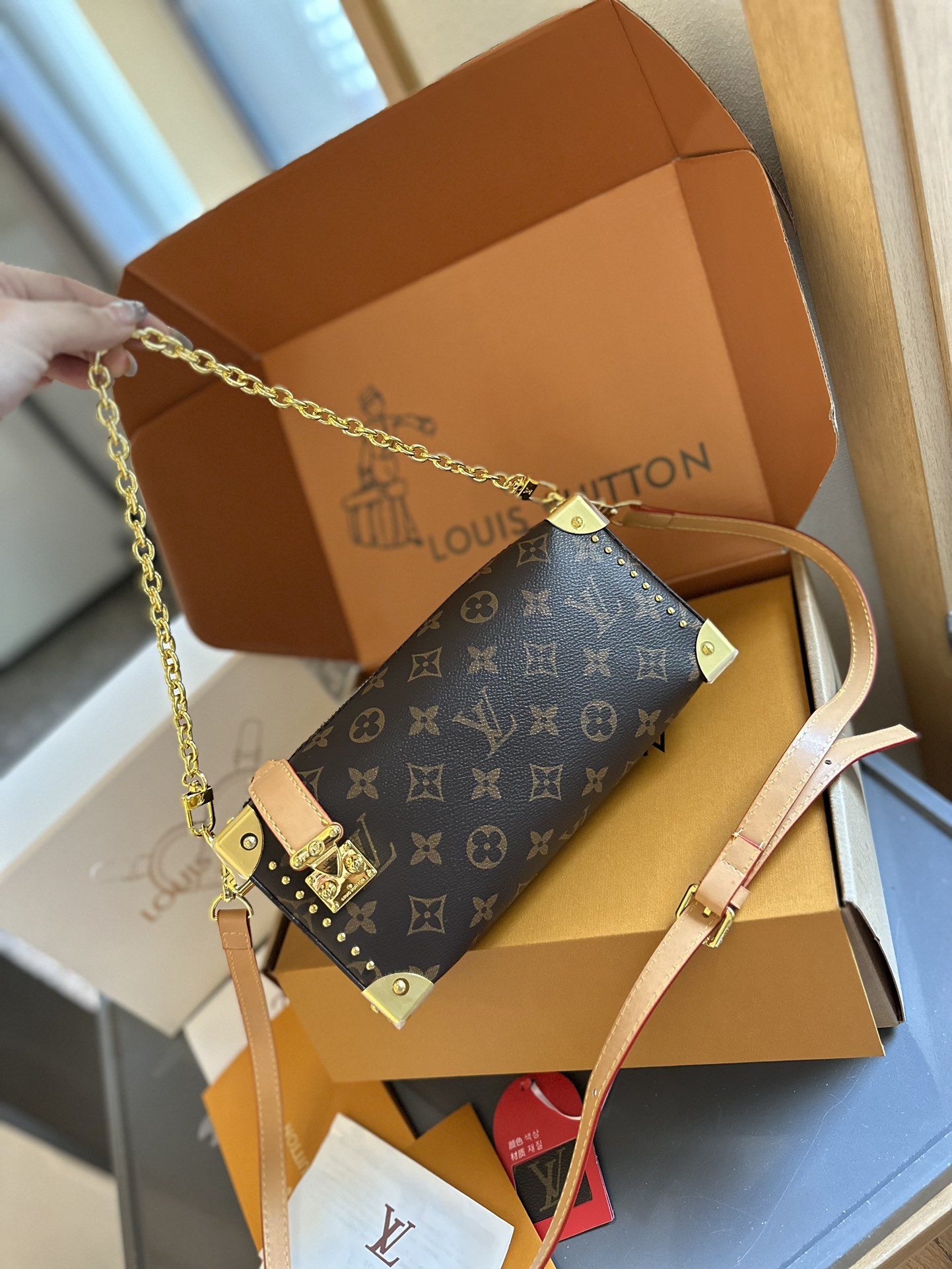 L-V 2026 early spring catwalk horizontal small box