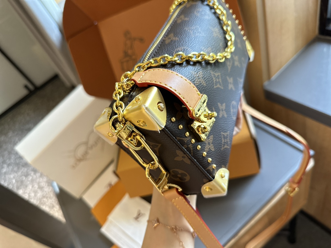 L-V 2026 early spring catwalk horizontal small box