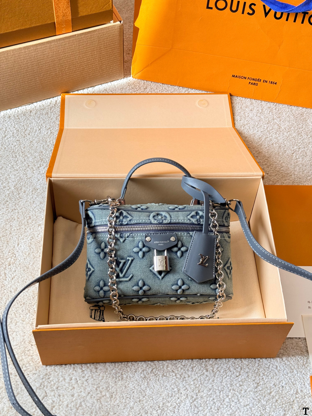 L-V Presbyopic series cosmetic case