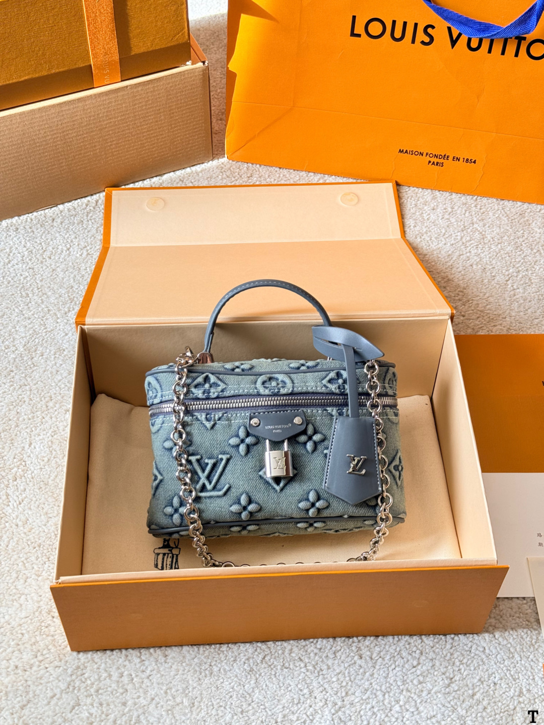 L-V Presbyopic series cosmetic case