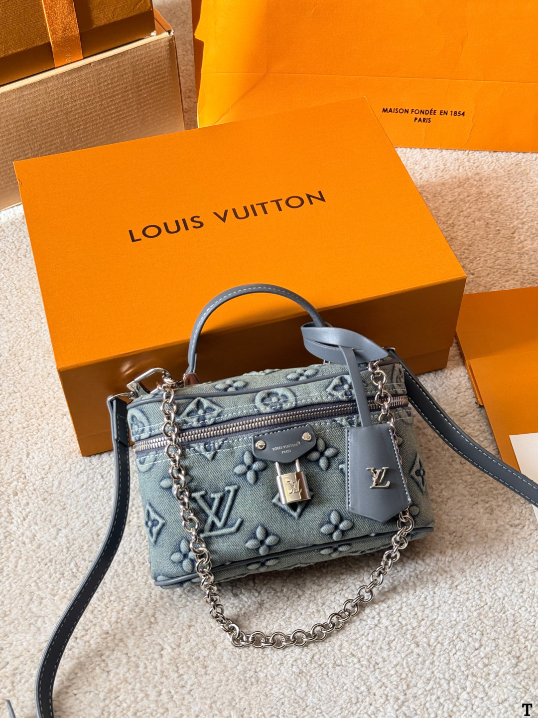 L-V Presbyopic series cosmetic case