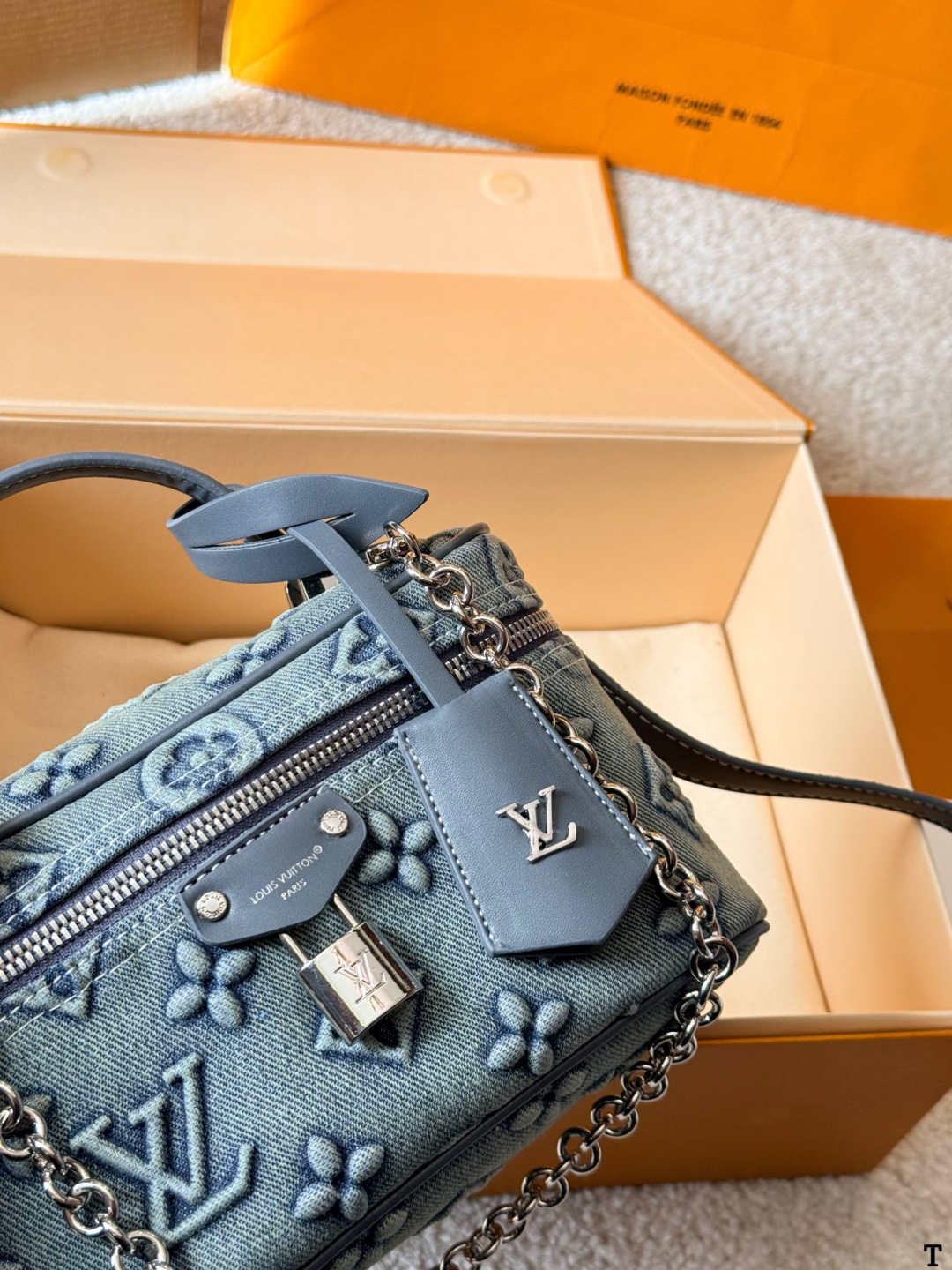 L-V Presbyopic series cosmetic case