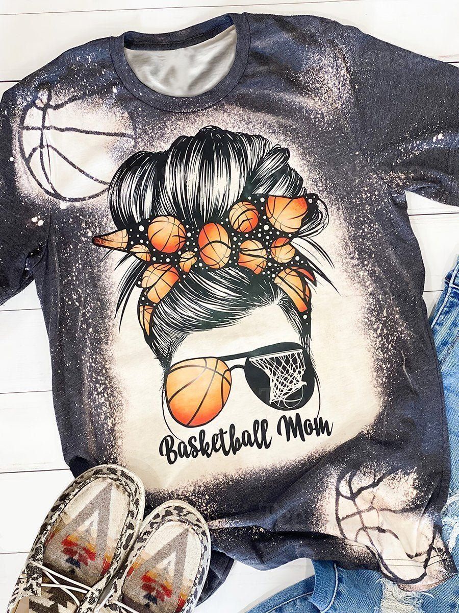 Basketball mom graphic tee