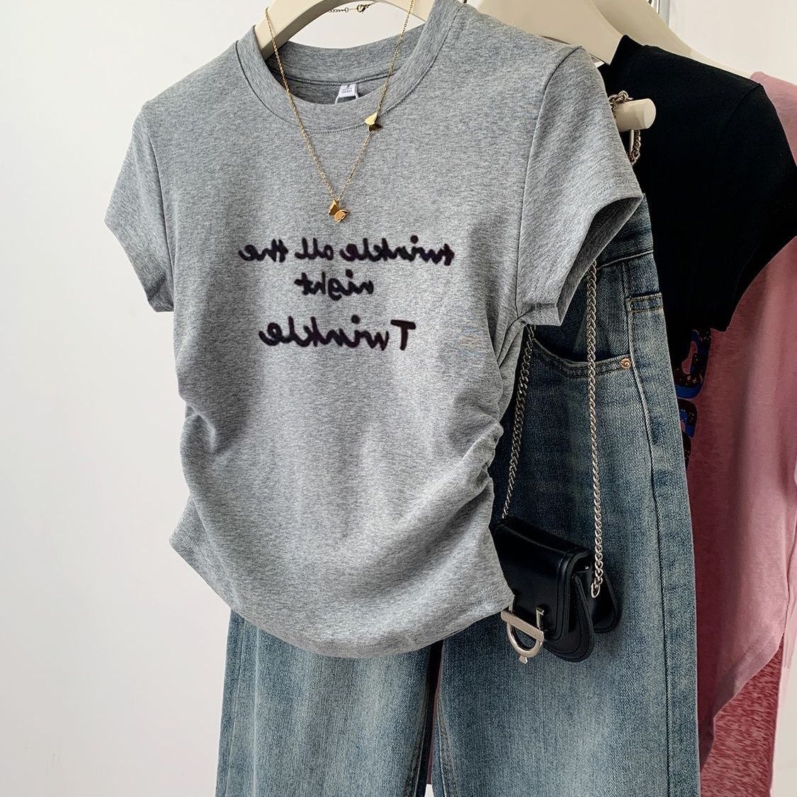 正肩字母印花小眾褶皺收腰短款修身短袖T恤-HaloBless