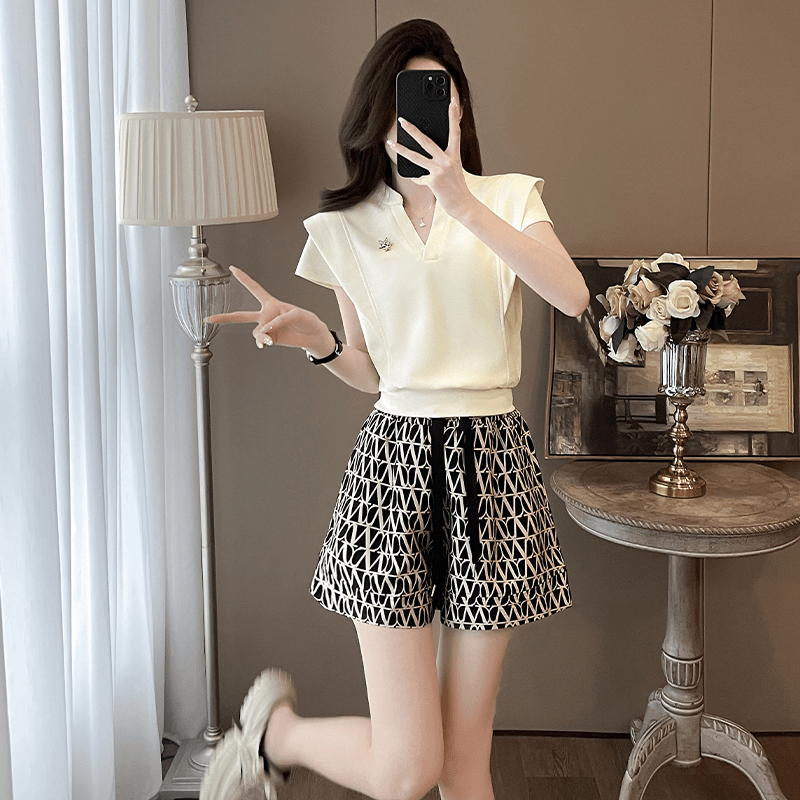 【單件/套裝】時尚顯瘦氣質設計感V領短袖+休閑短褲兩件套