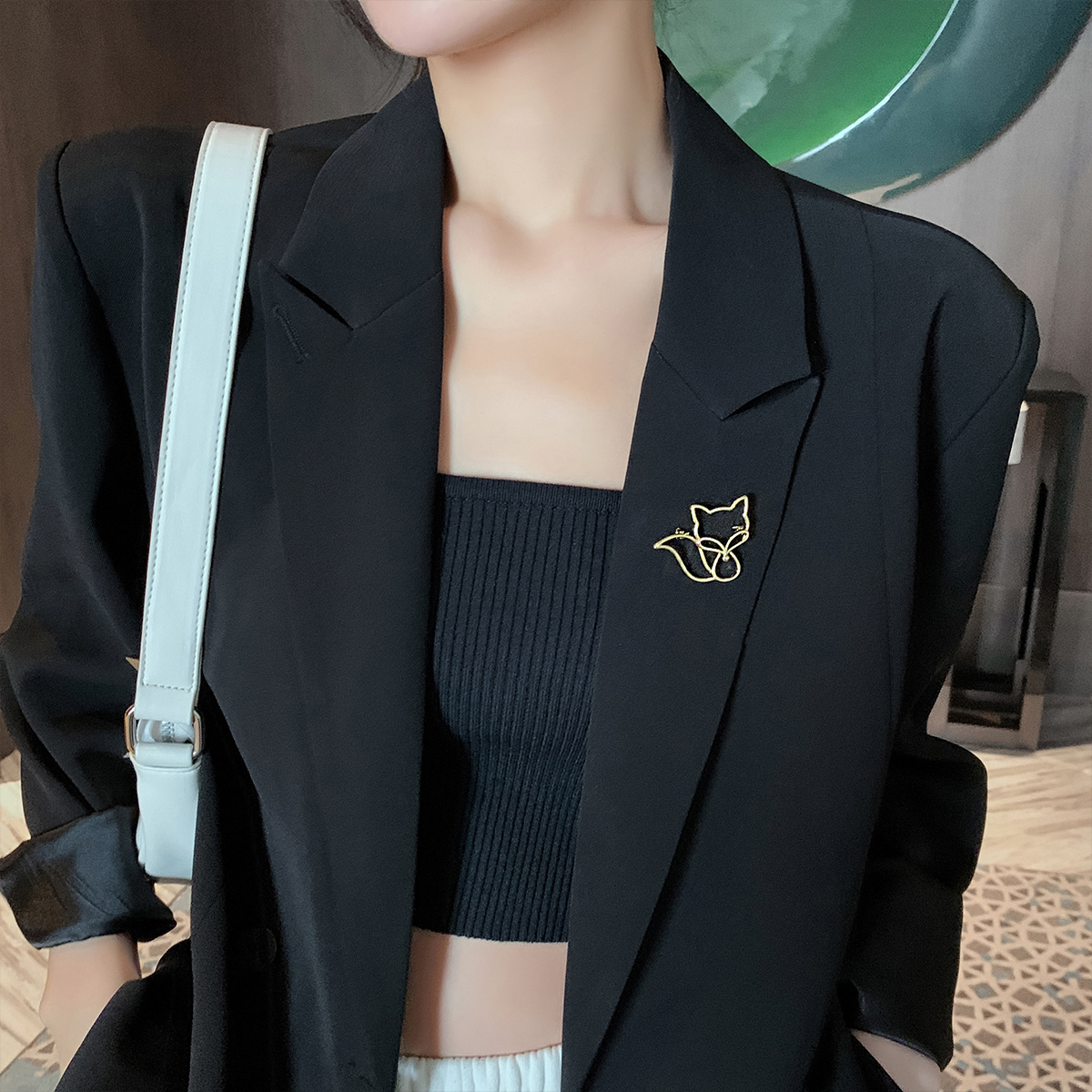 金色鏤空小狐狸高檔西裝配飾胸針