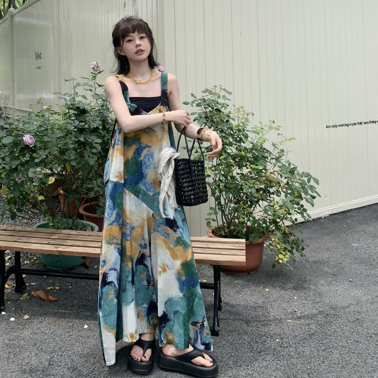 清涼顯白海島藍V領寬鬆闊腿背帶連體褲-HaloBless