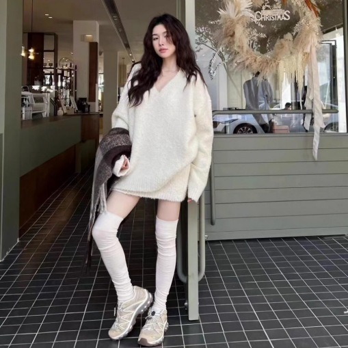 【整套】軟慵懶v領針織衫+顯瘦高腰半身裙兩件套