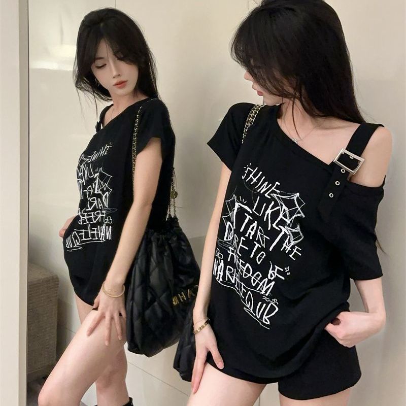 露肩設計韓版字母塗鴉印花斜肩短袖T恤