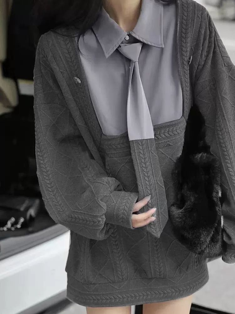 假兩件灰色慵懶風POLO領外穿設計感領帶衛衣-HaloBless