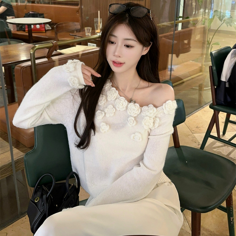 露肩立體花朵花朵設計短版針織衫