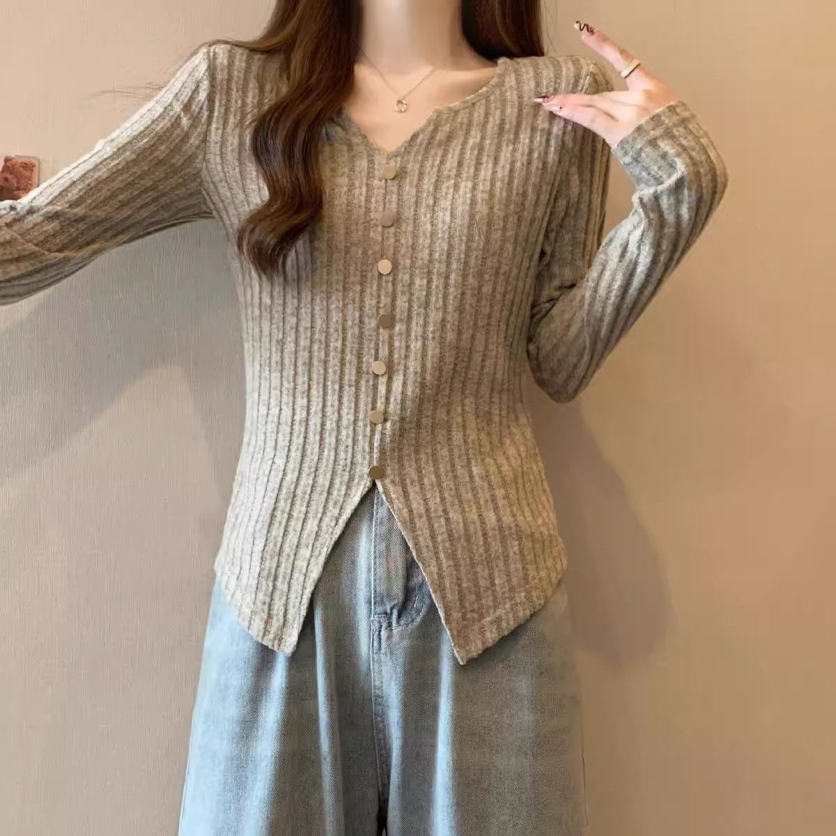 大碼薄款顯瘦V領設計感長袖打底針織衫