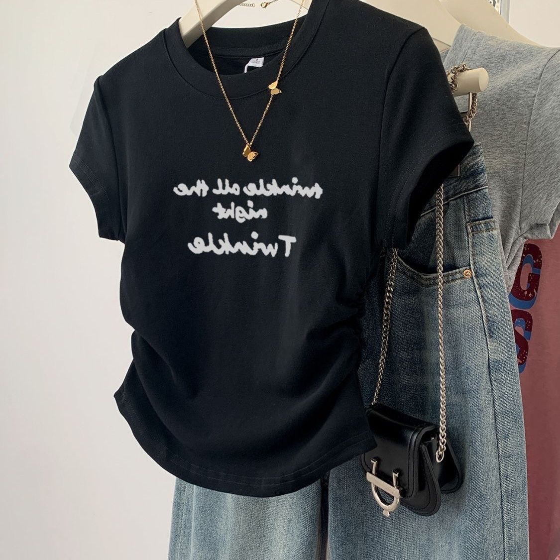 正肩字母印花小眾褶皺收腰短款修身短袖T恤-HaloBless