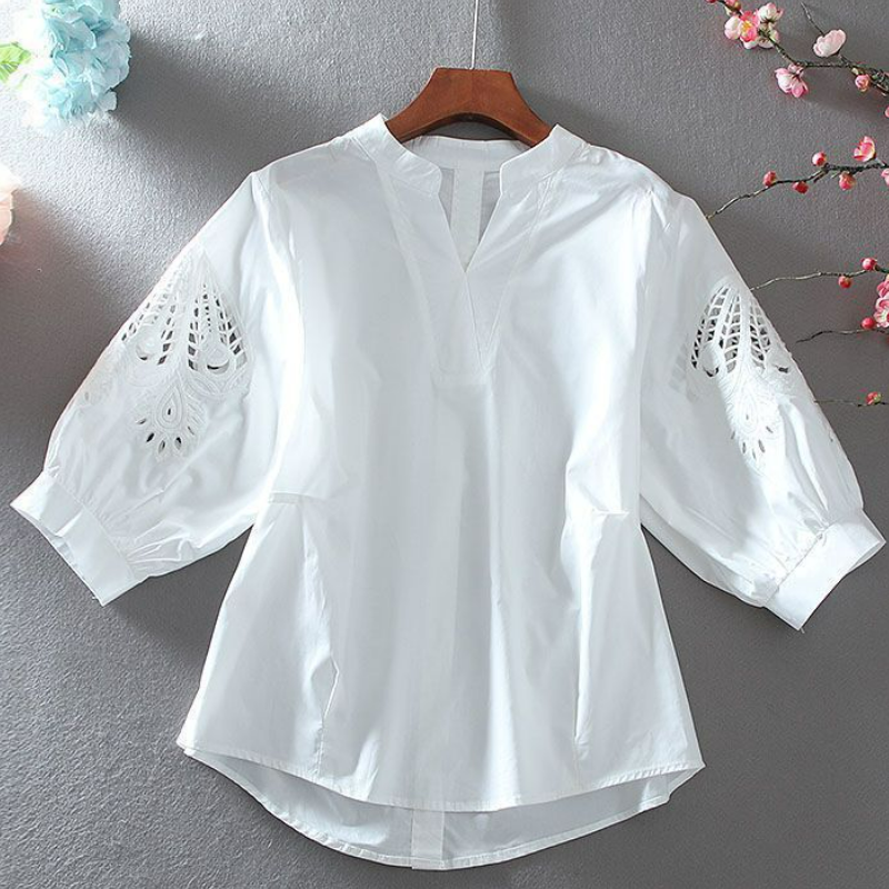 純棉V領氣質中袖鏤空大碼顯瘦襯衫-HaloBless