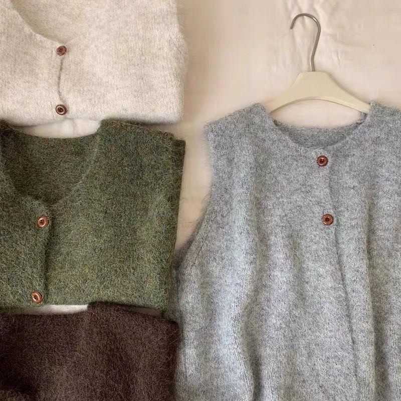 日系復古軟糯圓領坎肩針織馬甲開衫-HaloBless