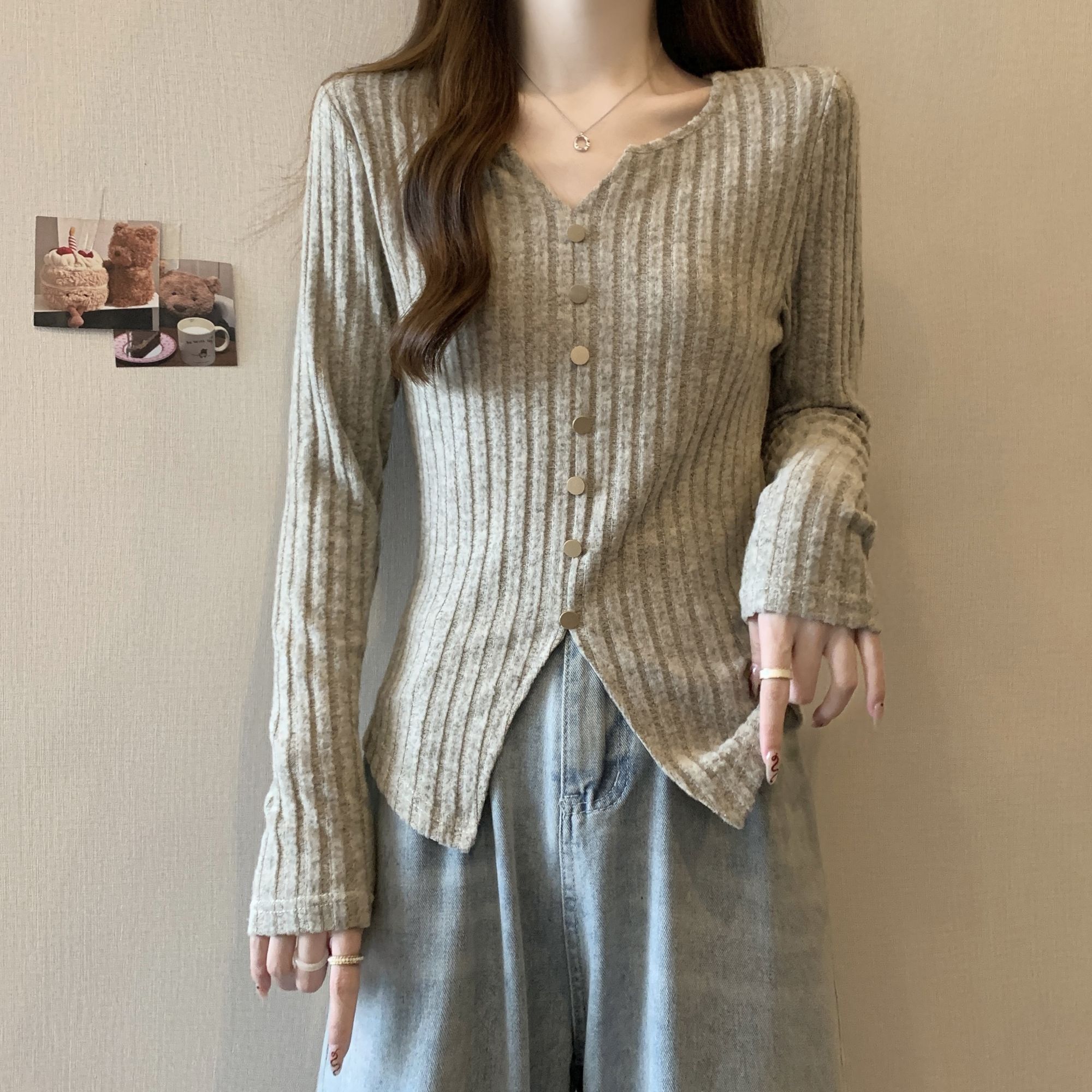 大碼薄款顯瘦V領設計感長袖打底針織衫