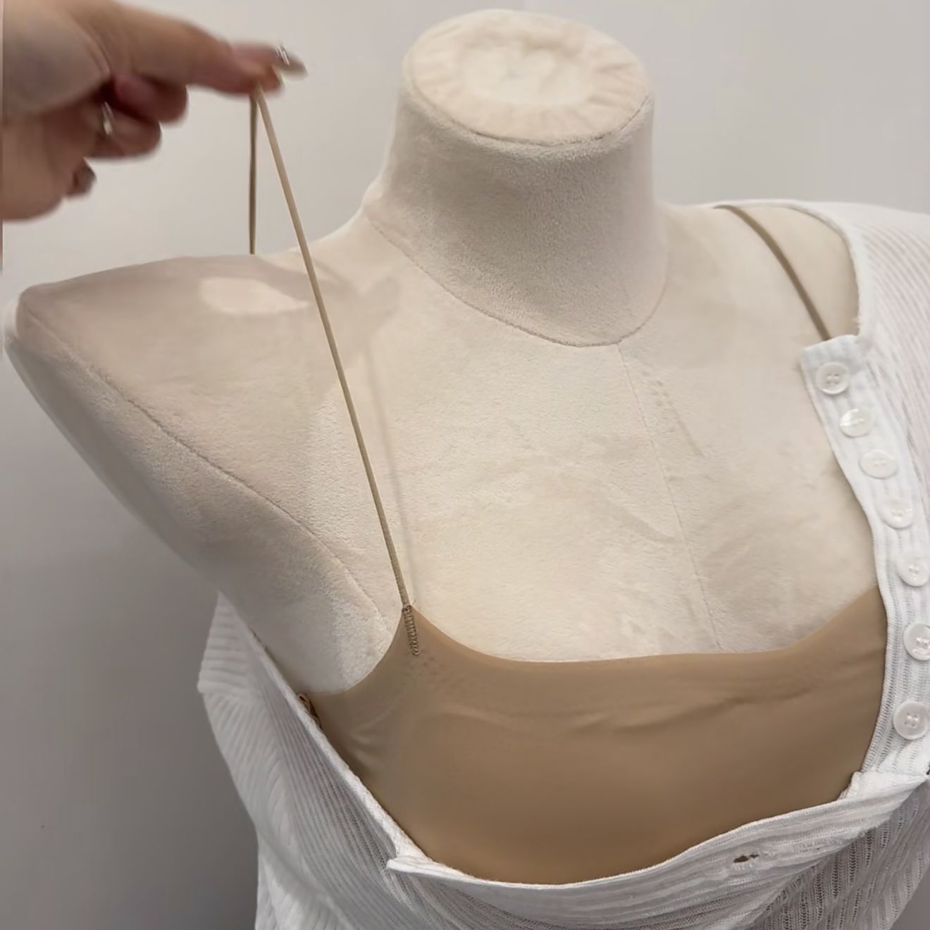 細肩帶不勒肉薄款純色涼感無痕內衣