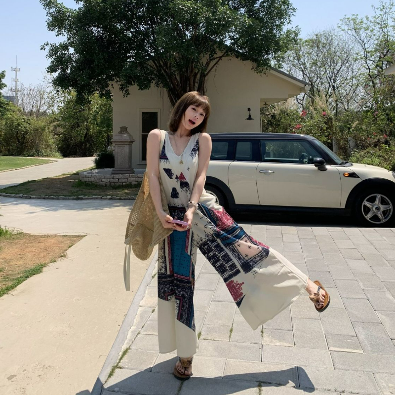 海島風V領無袖復古印花休閒闊腿背帶連體褲-HaloBless