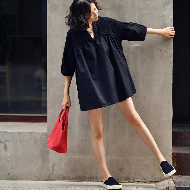 寬鬆顯瘦V領娃娃衫鏤空繡花拼接襯衫-HaloBless