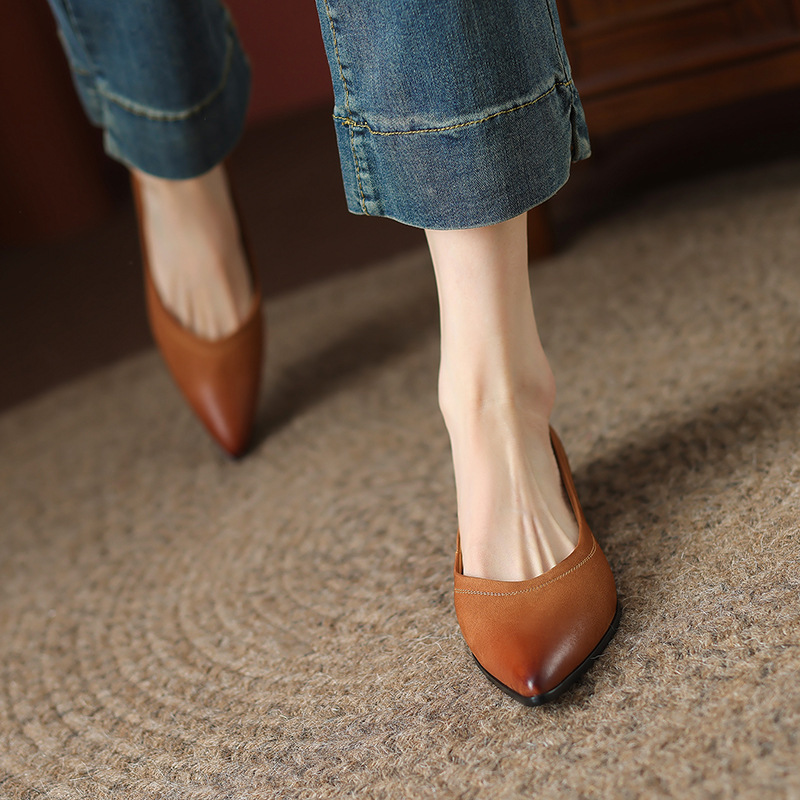 法式復古擦色舒適軟皮粗跟尖頭淺口單鞋-HaloBless