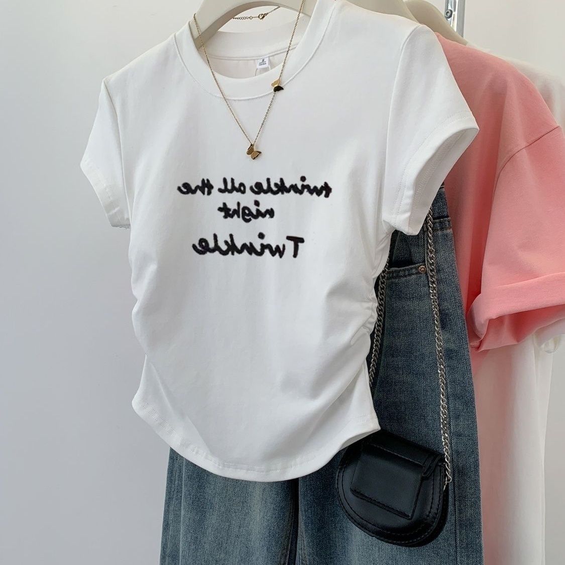 正肩字母印花小眾褶皺收腰短款修身短袖T恤-HaloBless