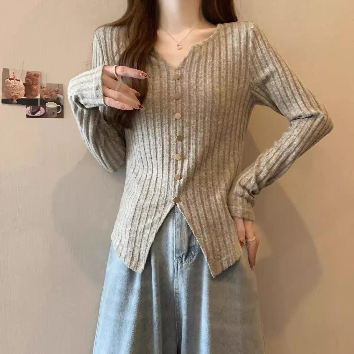 大碼薄款顯瘦V領設計感長袖打底針織衫