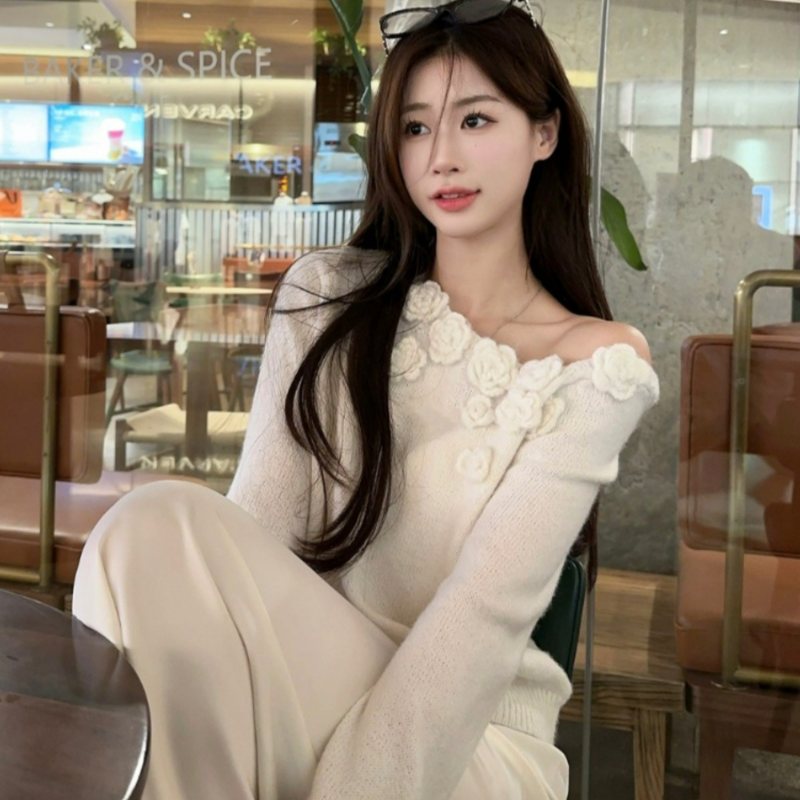 露肩立體花朵花朵設計短版針織衫