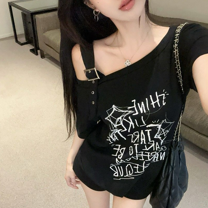 露肩設計韓版字母塗鴉印花斜肩短袖T恤