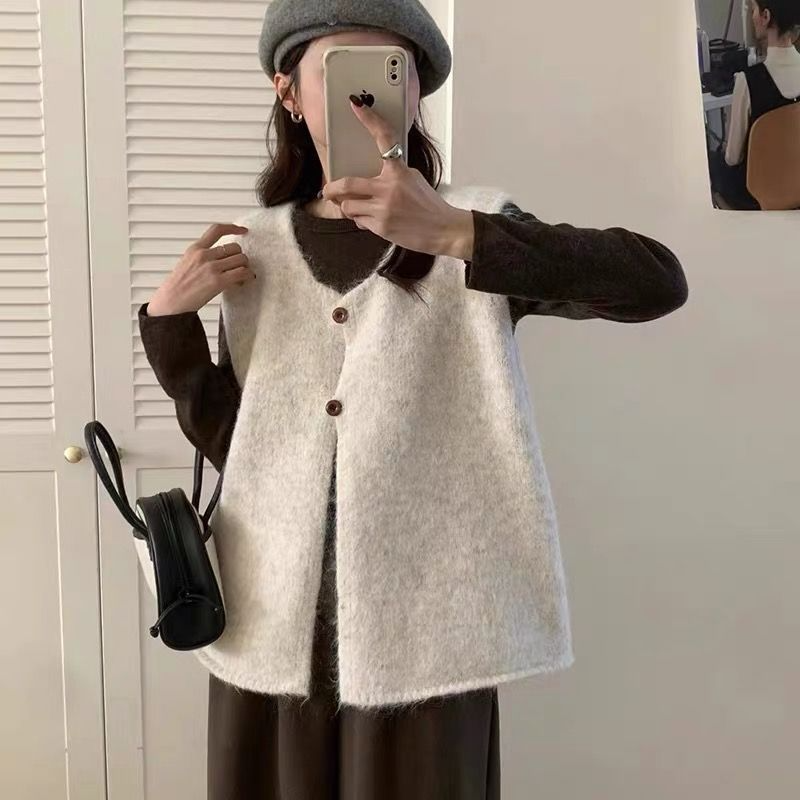 日系復古軟糯圓領坎肩針織馬甲開衫-HaloBless