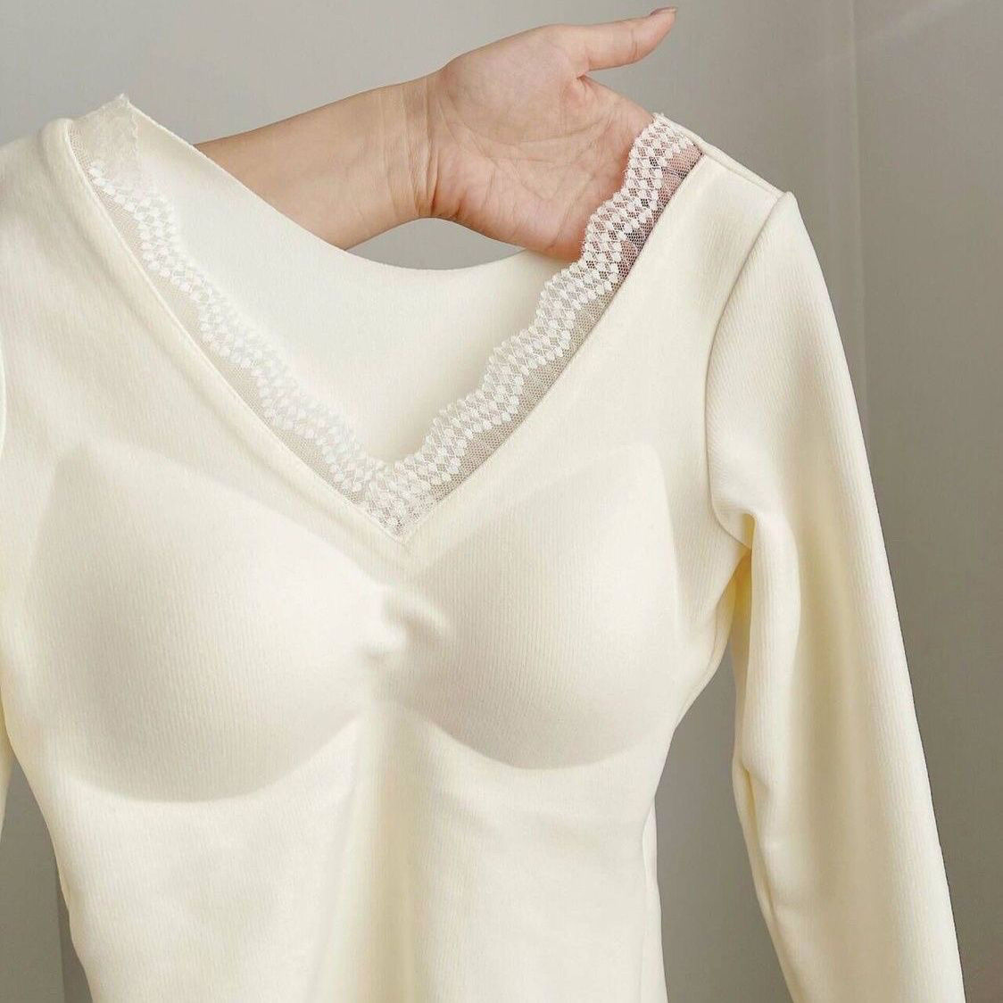 蕾絲邊帶胸墊德絨修身V領長袖打底衫