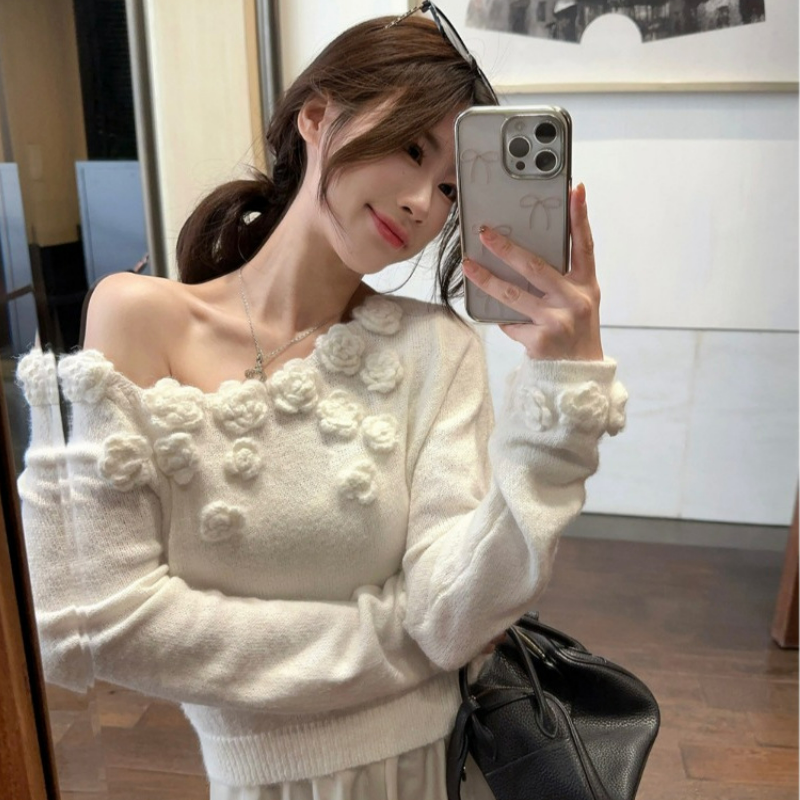 露肩立體花朵花朵設計短版針織衫