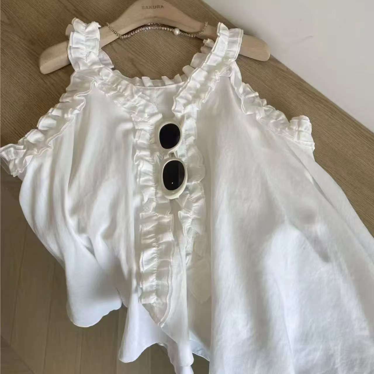 V領甜美設計感拼接木耳邊洋氣吊帶襯衫