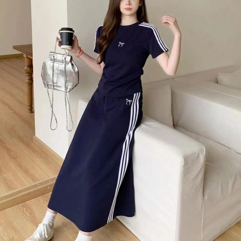 【套裝】慵懶風休閒時尚短袖t恤高腰A字裙運動風兩件套裝-HaloBless