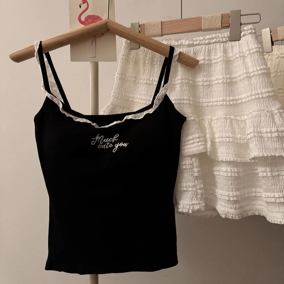 純欲蕾絲刺繡帶胸墊美背設計感顯瘦吊帶背心-HaloBless