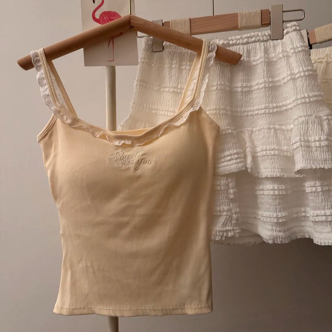 純欲蕾絲刺繡帶胸墊美背設計感顯瘦吊帶背心-HaloBless